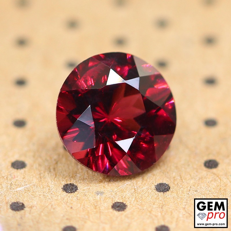 rhodolite garnet gemstone