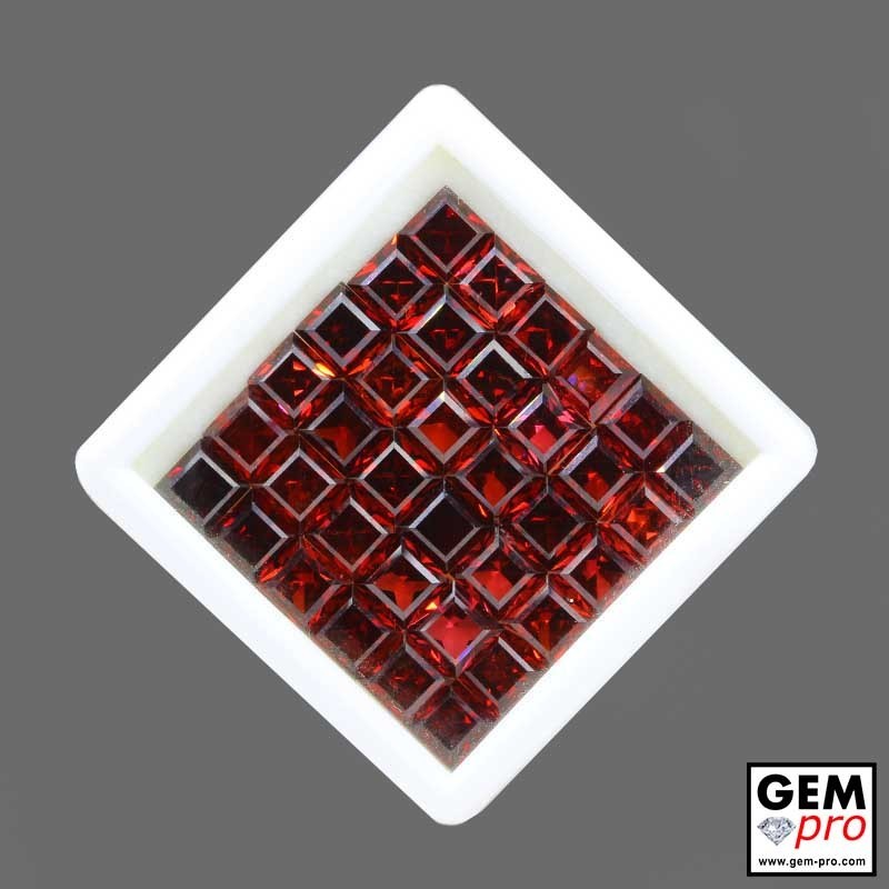 Lot de Greanat almandin composé de 36 pièces de forme carrée, calibré