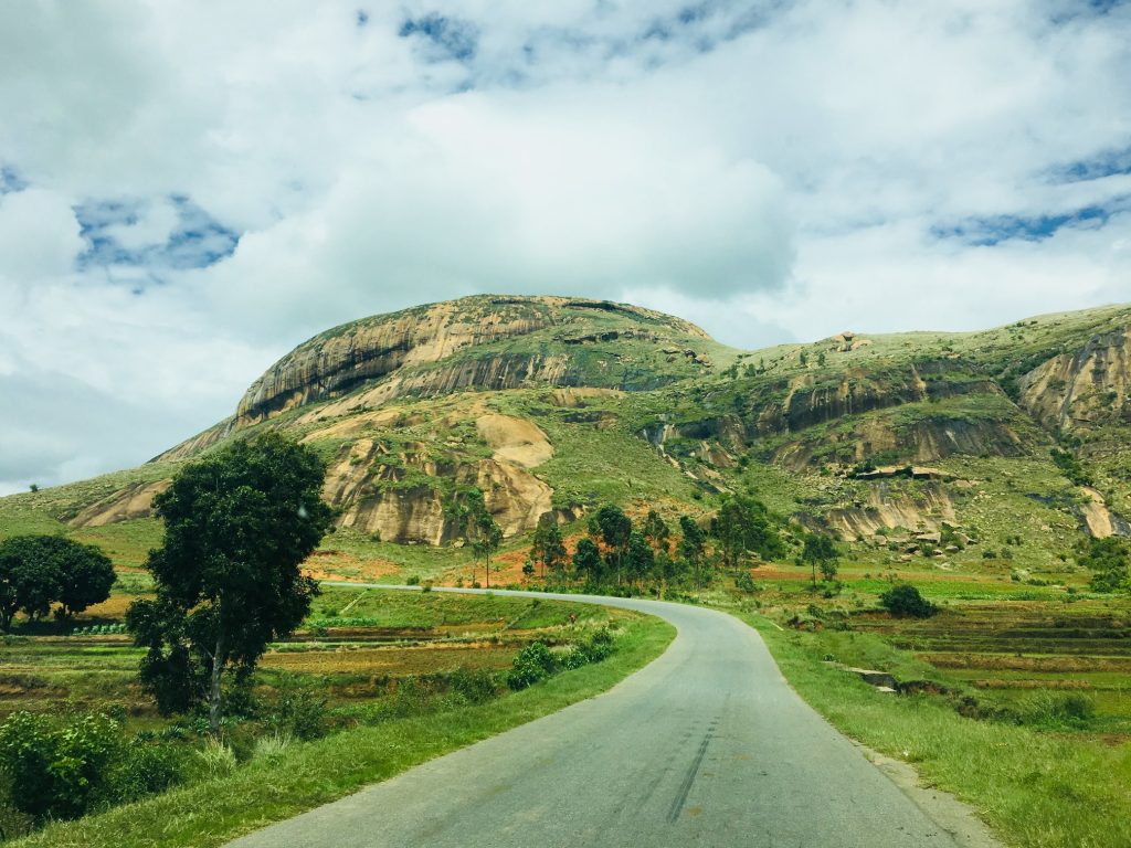 Vu sur les inselbergs, R.N.7 Madagascar