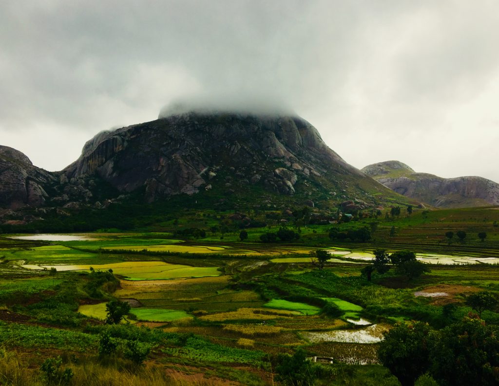 Aperçu du massif de l'Andringintra, R.N.7 Madagascar